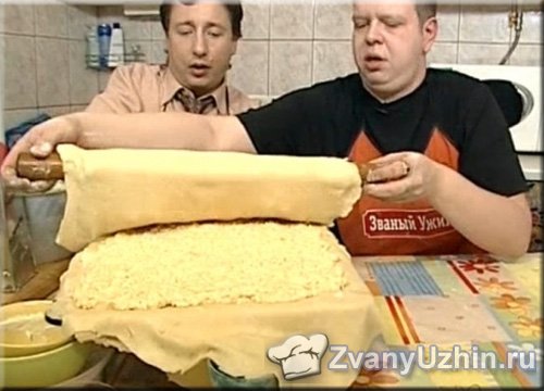 выкладываем яично-сырную начинку