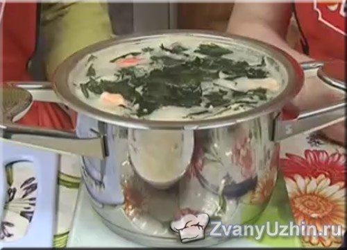 суп из морепродуктов с тофу готов