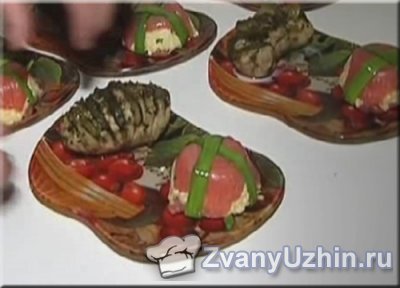Запечённый картофель "По-ульяновски" с огурцами и лосось с сыром