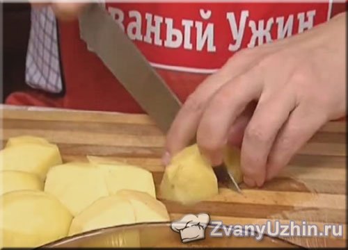 Картофель нарезаем