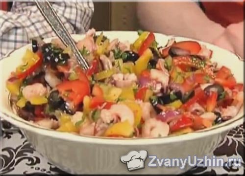 Салат с осьминогами, креветками и маслинами