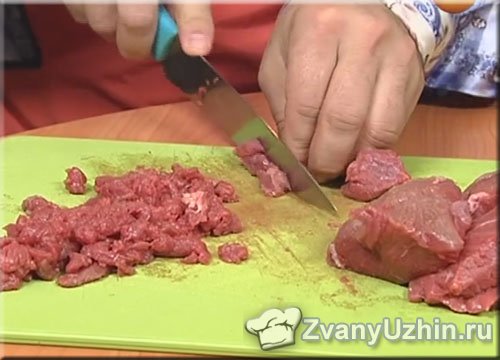 Нарезаем мясо говядины